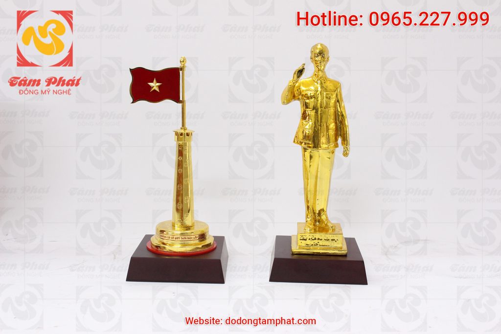 CỘT CỜ HÀ NỘI , TƯỢNG BÁC HỒ VẪY TAY CHÀO MẠ VÀNG CAO 30CM