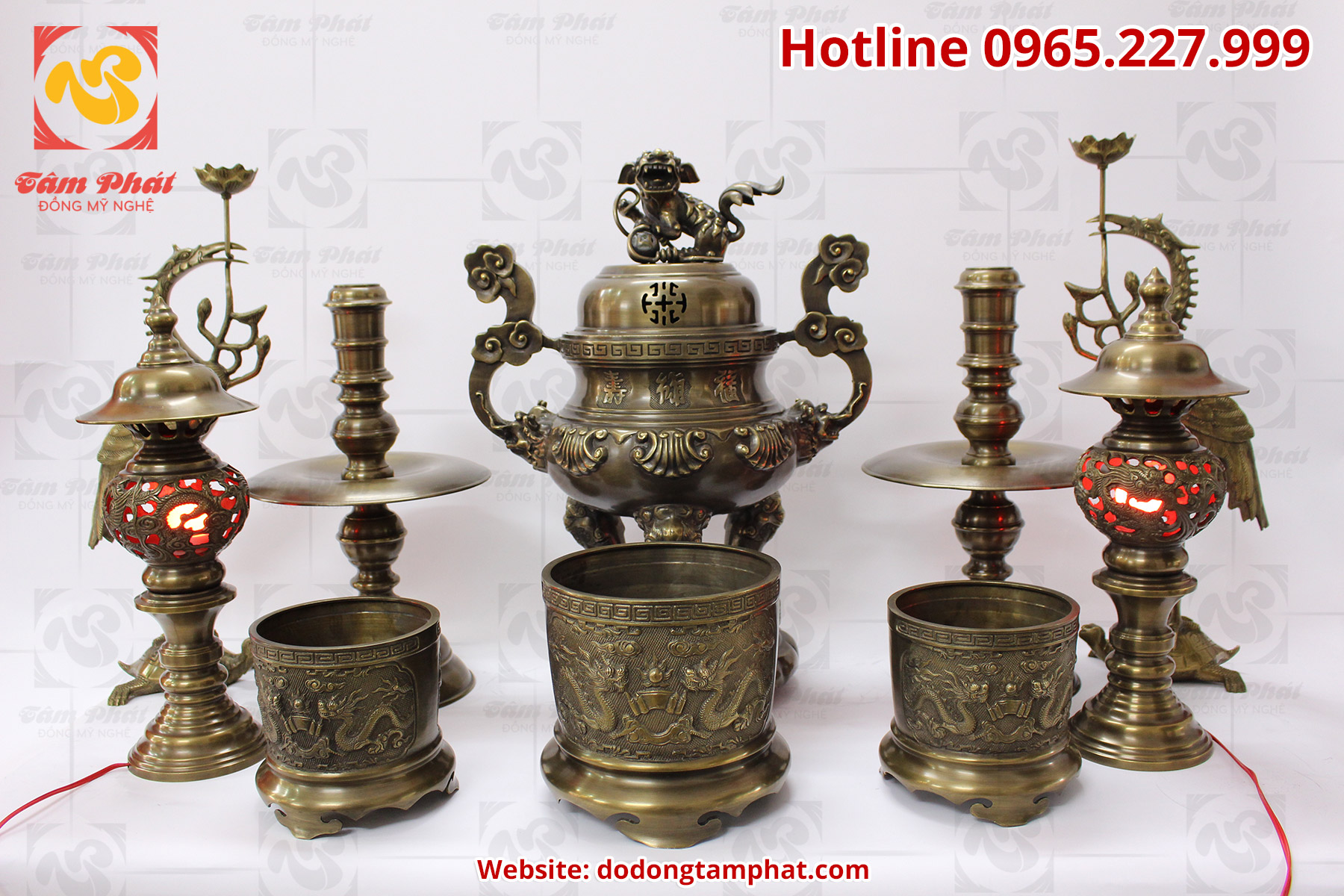 Đỉnh đồng đặt trước hay sau bát hương trên ban thờ?