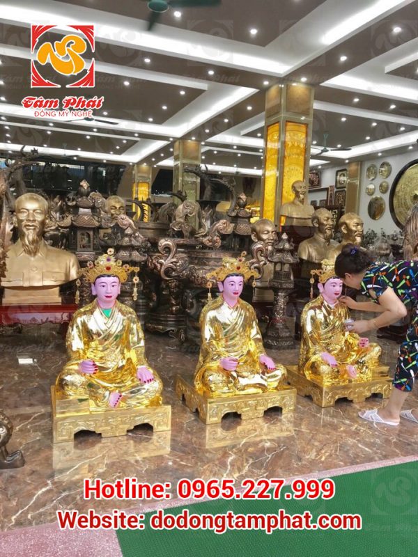 Bộ tượng Tam Tòa Thánh Mẫu mạ vàng 24K cao 90 cm hoan hỉ về đền Chầu Bà Long Biên