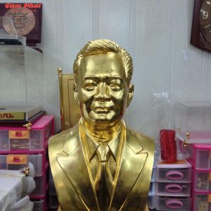 Tượng chân dung bằng đồng mạ vàng 24K sang trọng