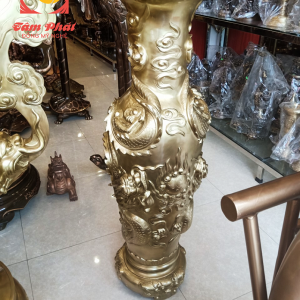 Cặp lộc bình bằng đồng vàng cát tút hoa văn rồng phượng, cao 1m27
