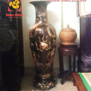 Lọ lục bình bằng đồng hun đen, hoa văn ánh kim tinh xảo