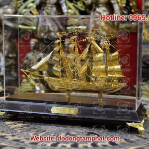 Thuyền buồm phong thủy bằng đồng mạ vàng - quà tặng cao cấp