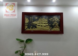 Tranh Thuận Buồm Xuôi Gió đồng vàng lắp đặt tại nhà khách