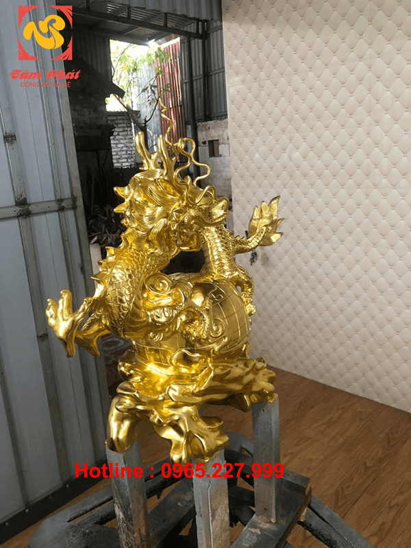 Tượng rồng phong thủy ôm địa cầu cao 42cm dát vàng 9999