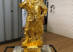 Tượng Trần Hưng Đạo cao 60cm bằng đồng đỏ mạ vàng 24k