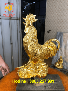 Linh vật gà trống phong thủy bằng đồng dát vàng 9999 cao 42cm